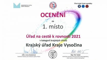 Vítězství v soutěži Úřad na cestě k rovnosti 2021 si z kategorie krajů odnáší Kraj Vysočina