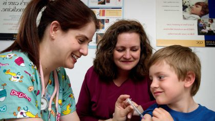 Očkovat děti od 5 do 11 let budou v Královéhradeckém kraji dětští praktici