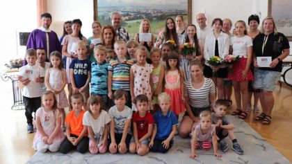 Školáci v Přerově dostali odměnu za sběr papíru a baterií