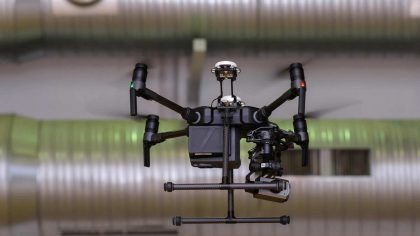 Město Plzeň předalo střední škole čtyři drony 