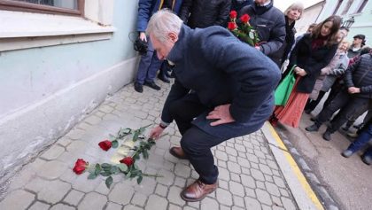 Napříč ČR kameny zmizelých připomínají oběti nacismu 