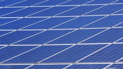 Od roku 2022 se připojilo přes 100 tisíc solárních elektráren
